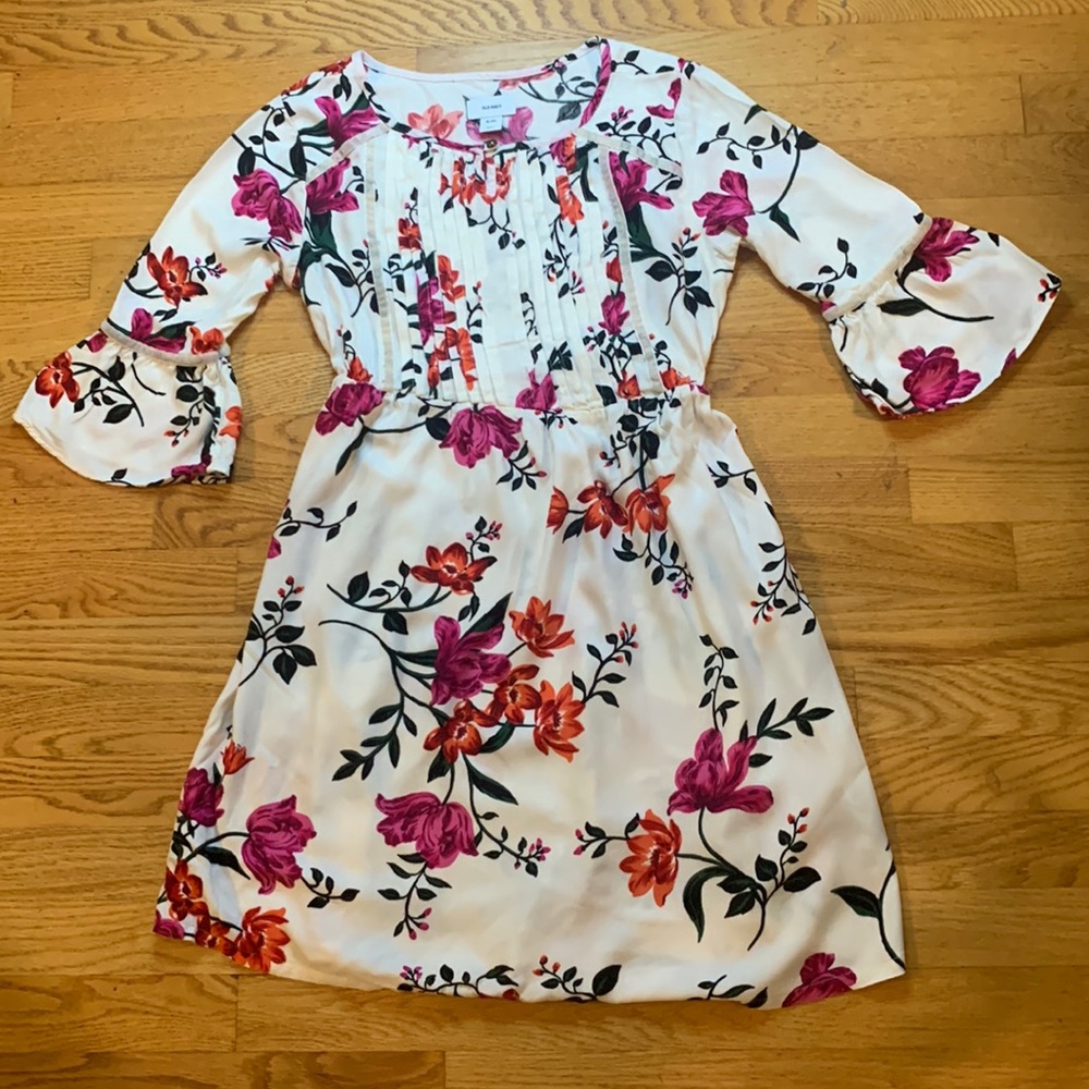 Old Navy Dress beautiful floral pattern bell 3/4 sleeve NWOT…adorable